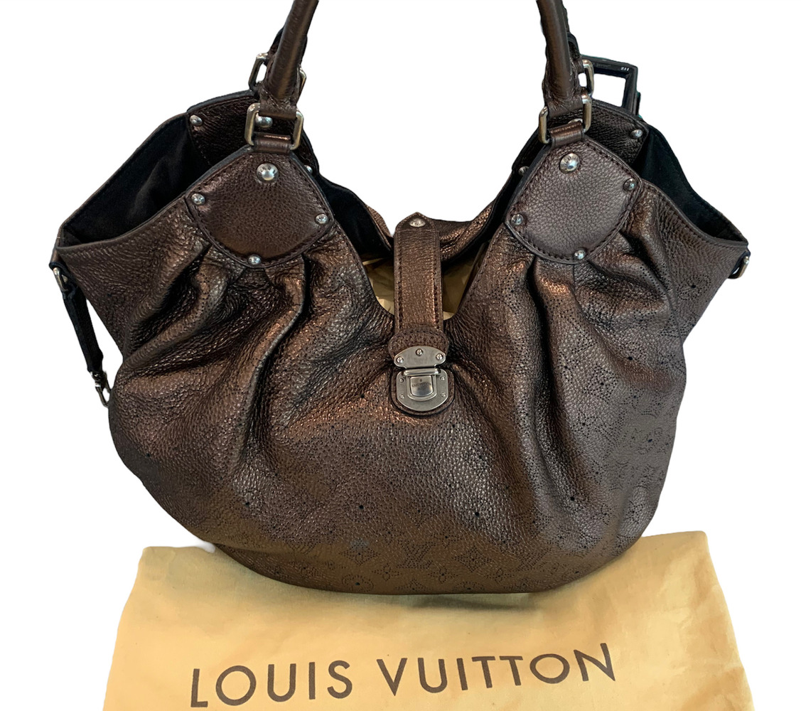 Louis Vuitton Large Taupe Monogram Mahina Perforated Leather L Hobo 5lz859  ref.294611 - Joli Closet