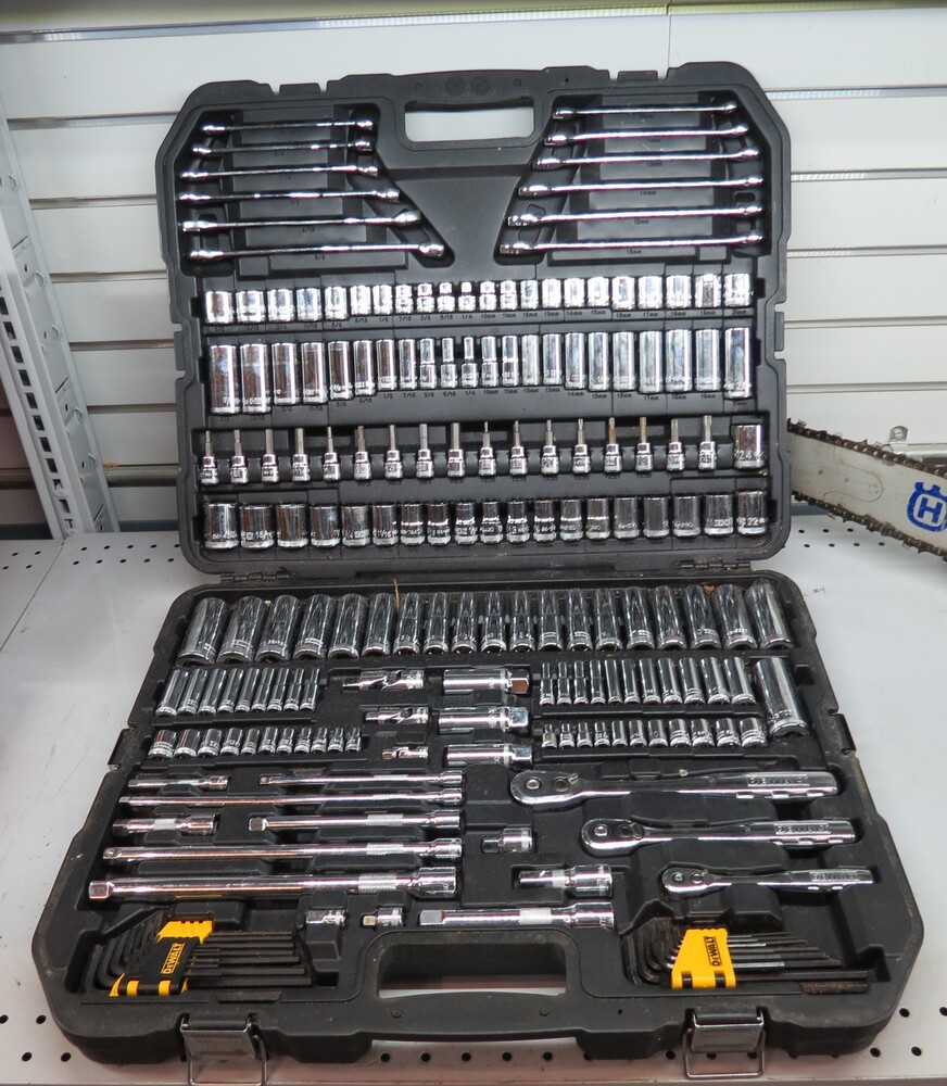 DeWalt Mechanics Tool Set (204Piece) DWMT72165 Fastcash Pawn & Checkcashers