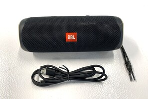  JBL Flip 5 Speaker with USB Wire